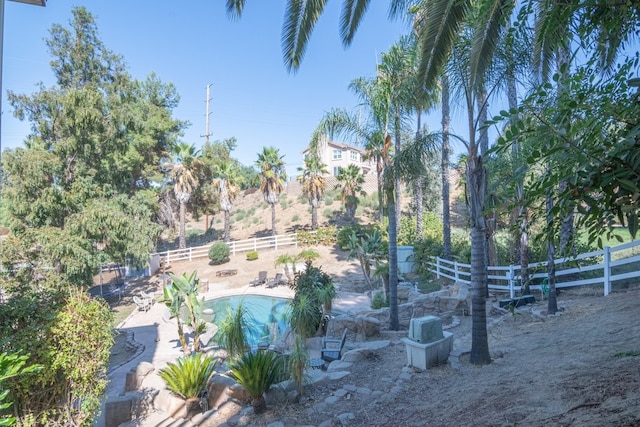 view of yard featuring a fenced in pool