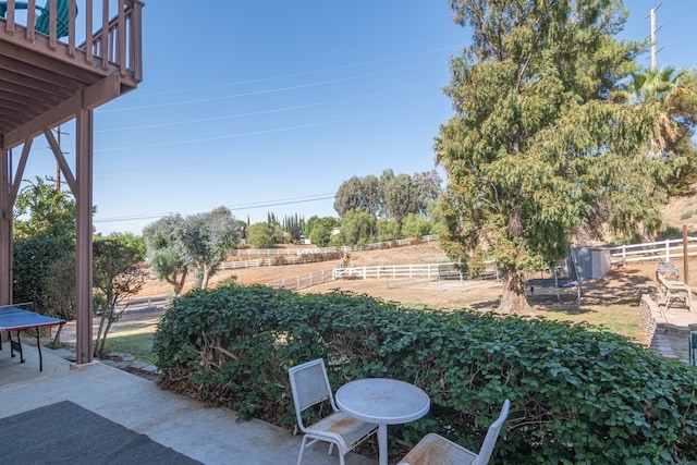 view of yard featuring a patio