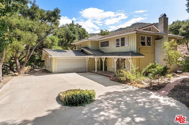 view of front of house featuring a garage