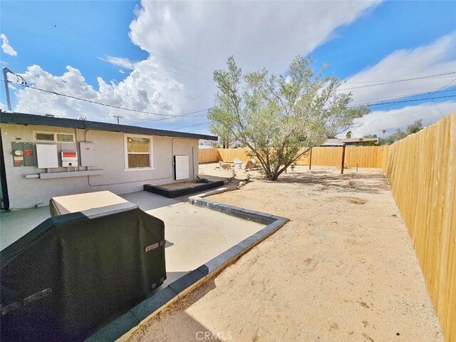 view of yard featuring a patio