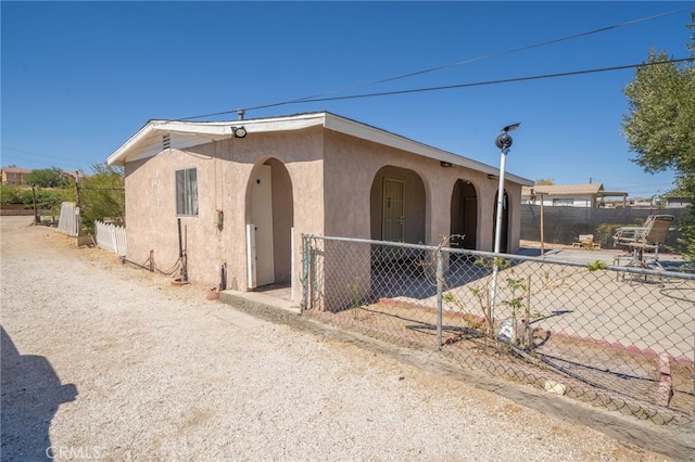 view of front of property featuring a patio