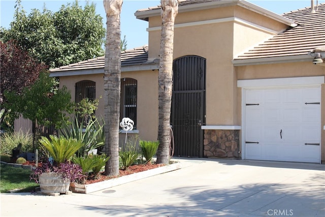 view of front of house with a garage