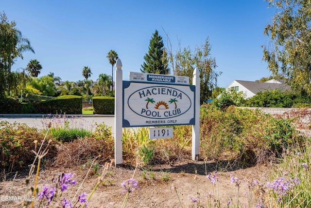 view of community / neighborhood sign