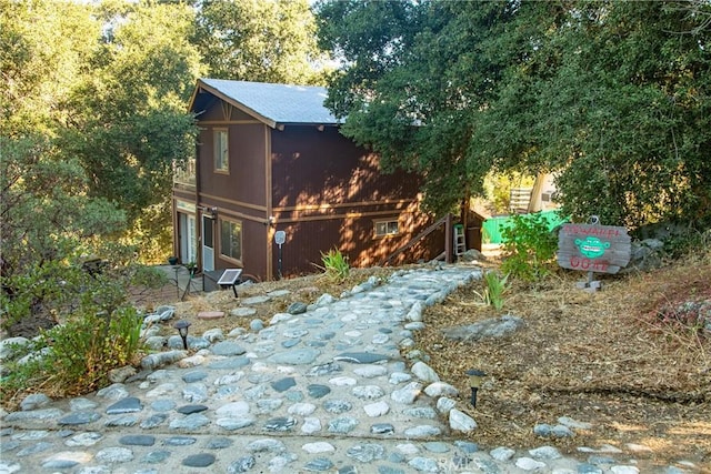 view of yard featuring a garage