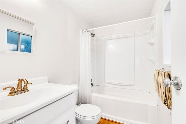 full bathroom featuring shower / bath combo with shower curtain, toilet, and vanity