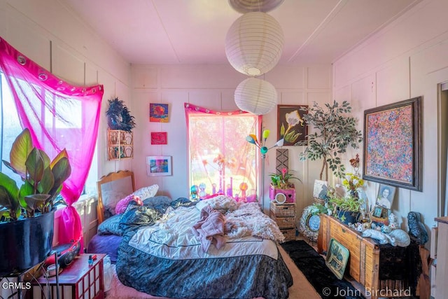 bedroom featuring a decorative wall