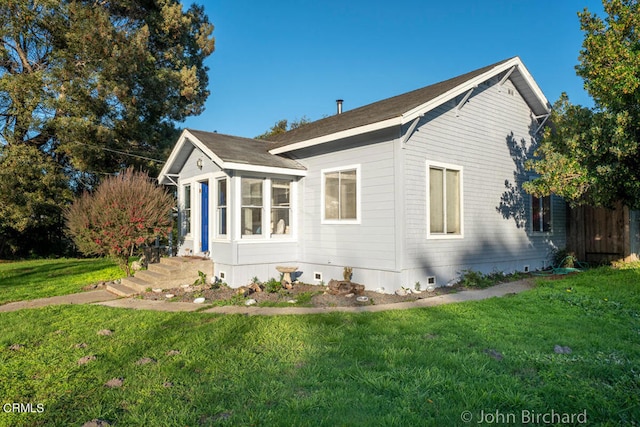 view of side of property featuring a lawn