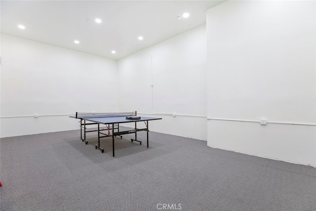 game room featuring carpet