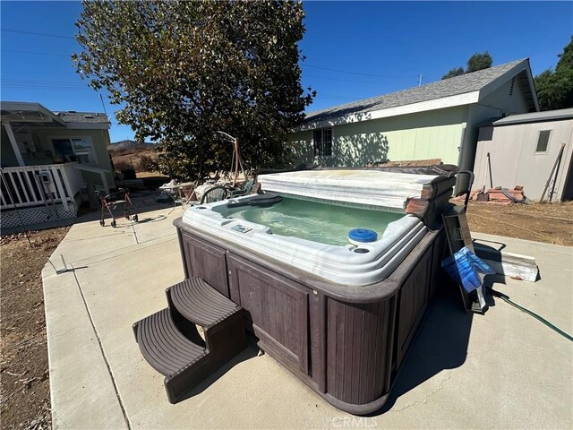 view of patio featuring a hot tub