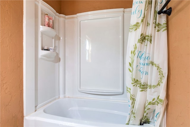 bathroom featuring shower / bath combo