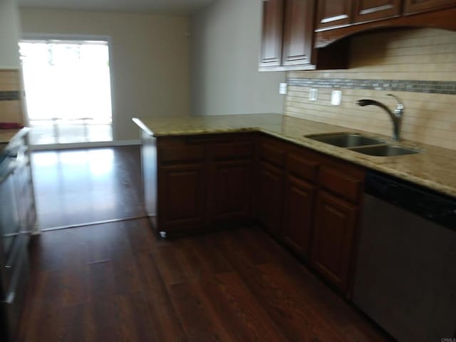 kitchen featuring dark hardwood / wood-style floors, tasteful backsplash, sink, kitchen peninsula, and stainless steel dishwasher