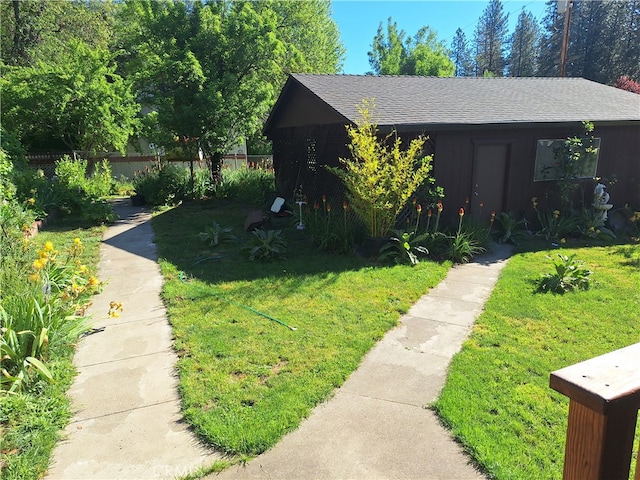 view of front of house featuring a front yard