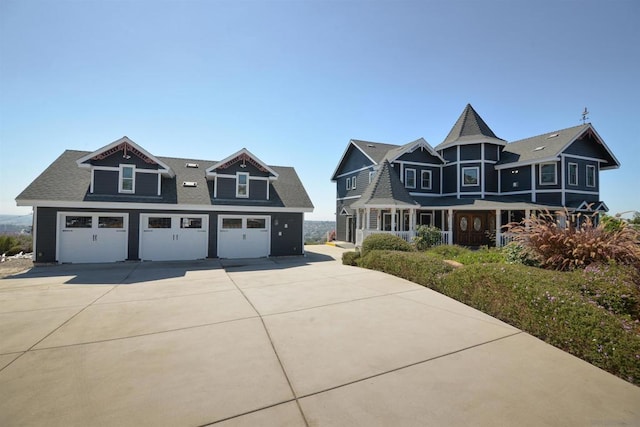 view of front facade featuring a garage