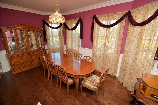 dining room featuring crown molding, dark hardwood / wood-style flooring, and a chandelier