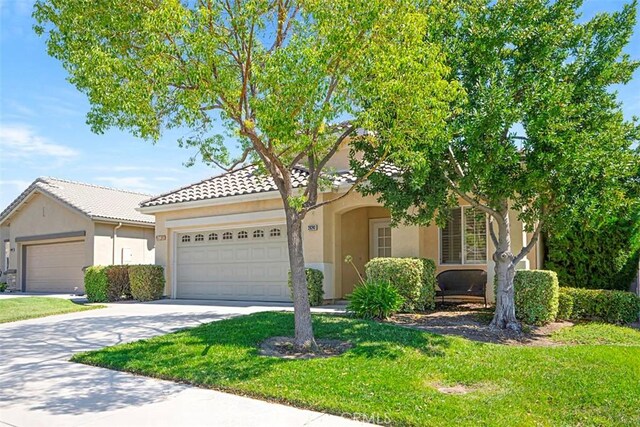 view of front of house featuring a garage and a front lawn