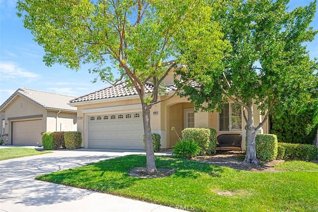 view of front of home featuring a garage and a front yard