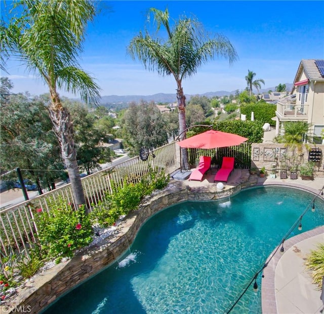 view of swimming pool