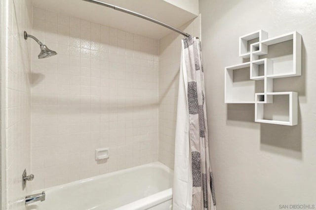 bathroom with shower / tub combo