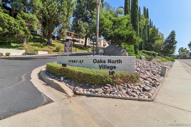 view of community / neighborhood sign