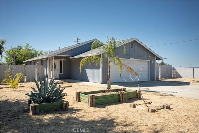 view of front facade featuring a garage