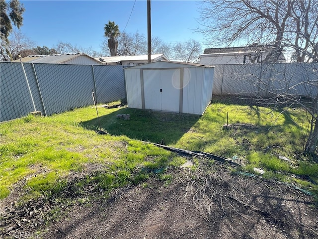 view of yard with a shed