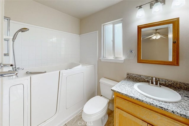 bathroom featuring toilet, a bathing tub, vanity, and ceiling fan