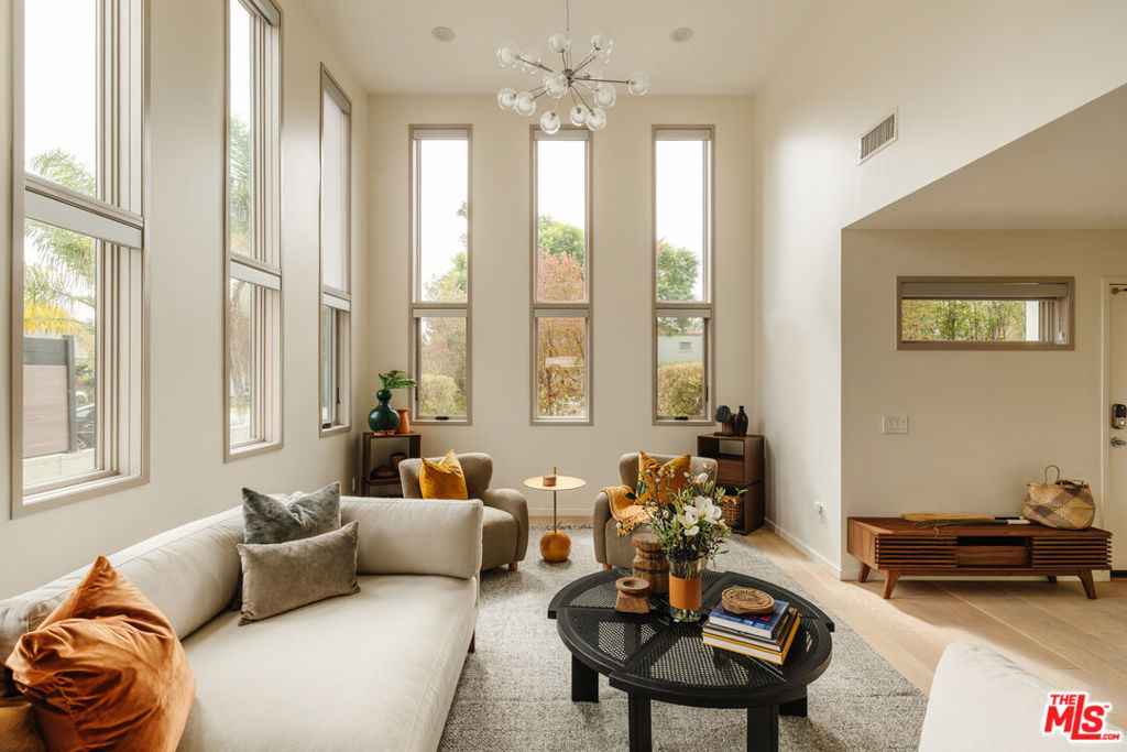 sunroom featuring a notable chandelier