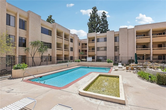 view of swimming pool