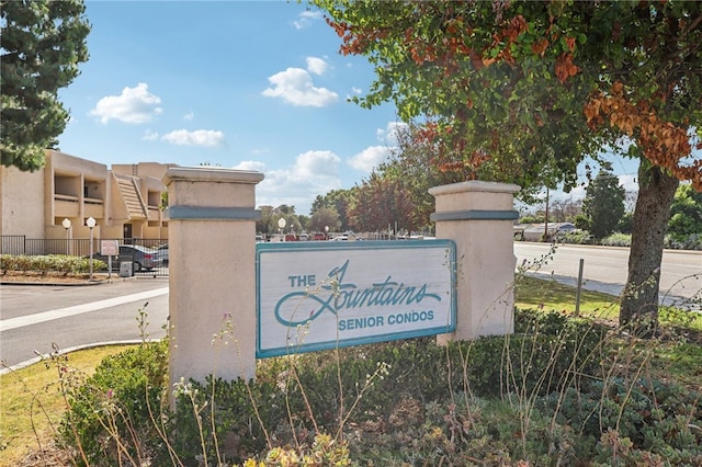 view of community / neighborhood sign