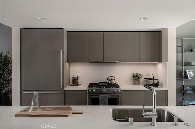 380 Cordova St Unit 506, Pasadena, CA 91101 - kitchen featuring gas range, a sink, modern cabinets, recessed lighting, and gray cabinetry