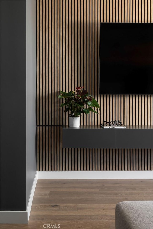 380 Cordova St Unit 506, Pasadena, CA 91101 - detailed view of baseboards and wood finished floors