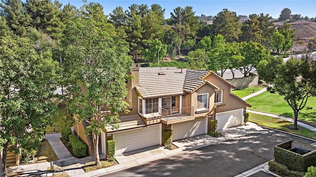 view of front facade featuring a garage