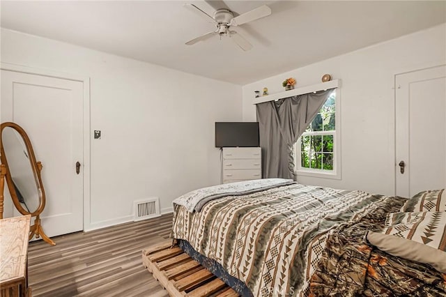 bedroom with hardwood / wood-style flooring and ceiling fan