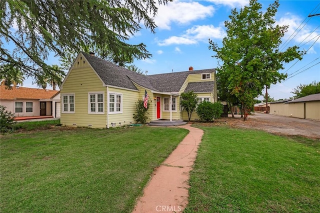 view of front of property with a front lawn