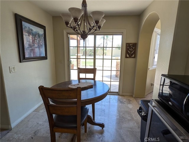 dining space with a notable chandelier