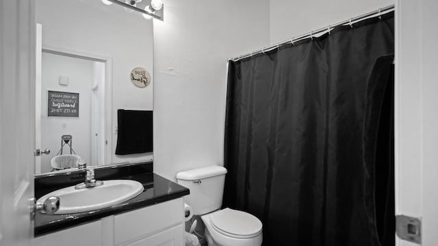 bathroom featuring a shower with curtain, vanity, and toilet