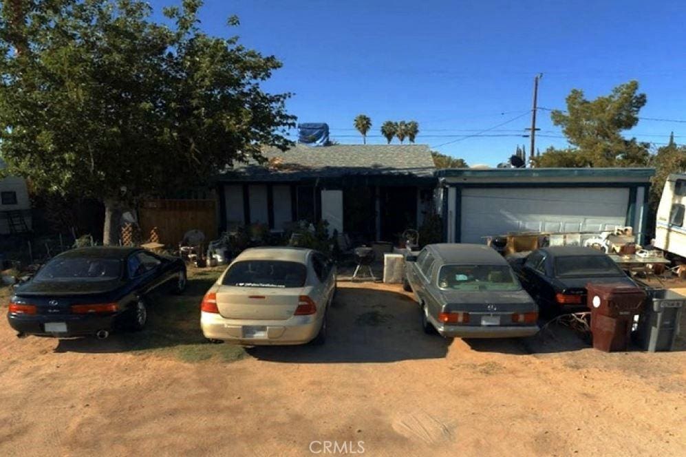 ranch-style home featuring a garage