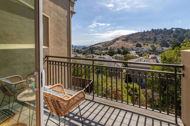 balcony featuring a mountain view