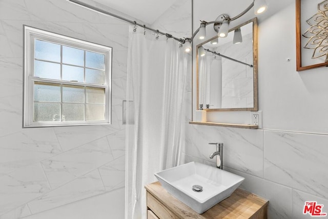 bathroom with a shower with curtain and vanity