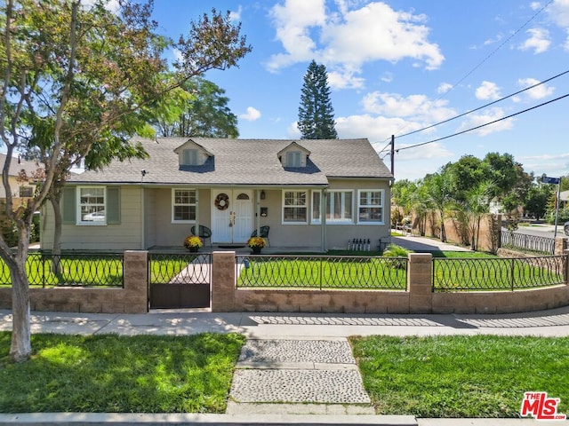 view of front facade featuring a front yard