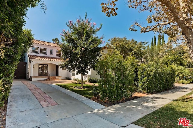 view of front facade with a garage