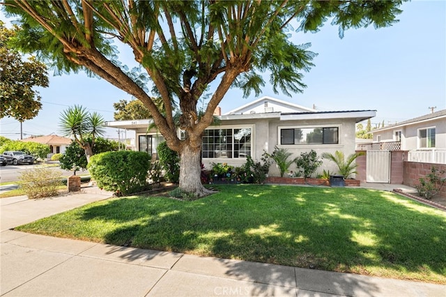 view of front facade with a front yard