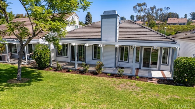 view of front of house featuring a front yard