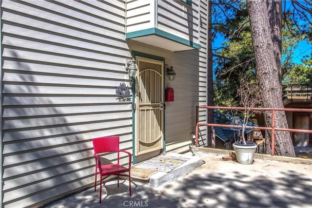 30421 Live Oak Dr, Running Springs, CA 92382 - property entrance with a balcony