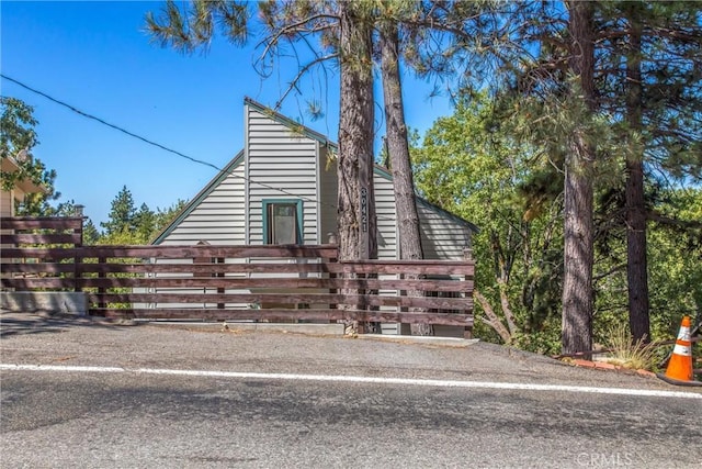 30421 Live Oak Dr, Running Springs, CA 92382 - exterior space featuring fence