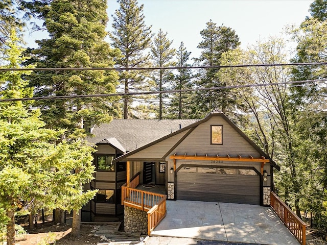 view of front of property featuring a garage