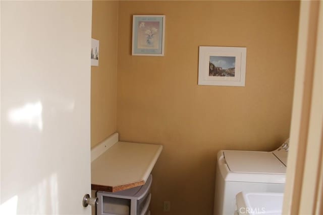 laundry area with laundry area and washer / dryer