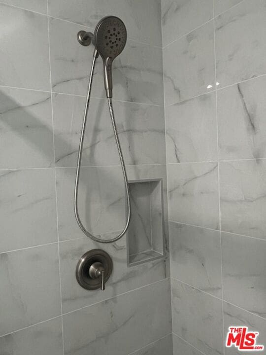 details featuring a tile shower