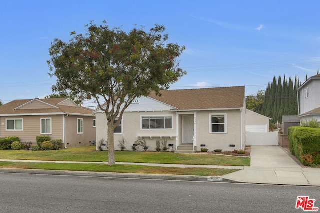 ranch-style home featuring a front yard