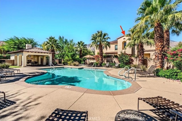 view of swimming pool featuring a patio